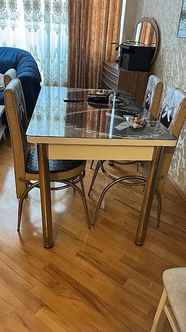 sutul: Qonaq otağı üçün, İşlənmiş, Kvadrat masa, 4 stul — 1