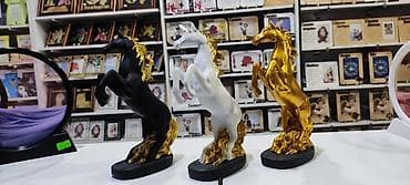 statuya: At fiquru keramika.yenidir.1 ededi 25 m.catdirilma metro ici — 1