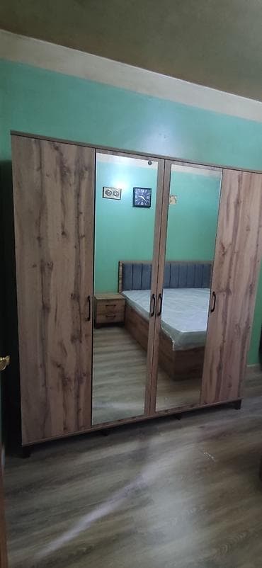 divar refleri: 4 qapılı güzgülü paltar şkafları - Model 1: Təbii ağac teksturalı — 2