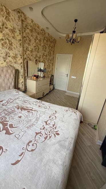 razin kiraye menzil: 3 otaqlı mənzil interyerləri - Geniş və işıqlı qonaq otağı: Asma — 6