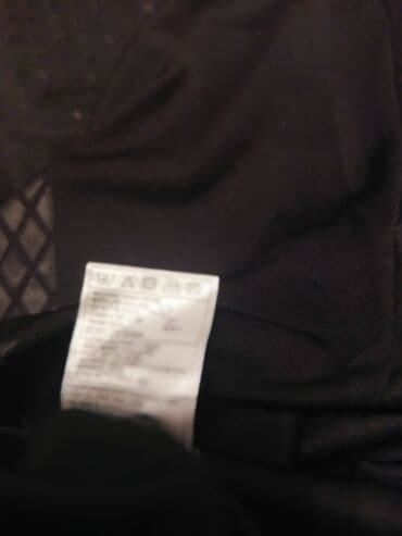 футбольная форма новая: Futbol oyunu dəsti.Yenidir etiketi üstündə.Yaxası üçbucaq formasında — 9