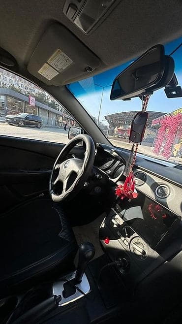 Транспорт: Mitsubishi Outlander – qara rəng, 5 qapı, kompakt SUV. Maşın tam — 8