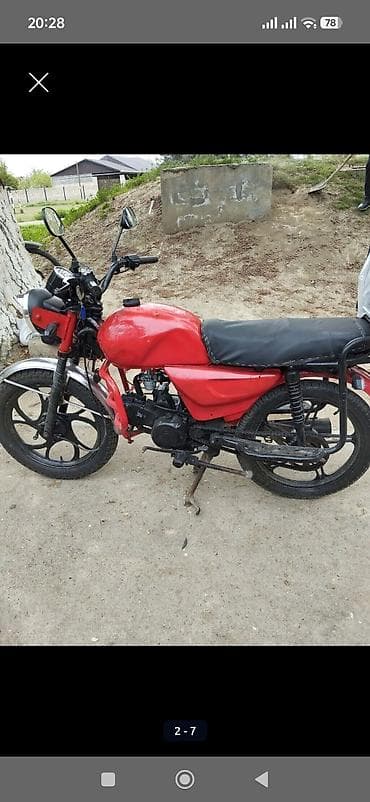 Qırmızı rəngli şəhər tipli motosiklet Xüsusiyyətlər: - Klassik