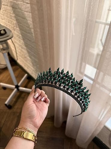 Аксессуары: Şəkildəki tac və aksesuarlar az işlənib, 10-20manat aralığıdır — 1