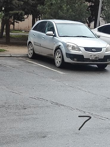Kia Rio: 1.4 l | 2005 il Hetçbek