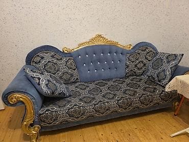 Klassik üslubda, zərif detallar ilə bəzədilmiş 3 nəfərlik divan