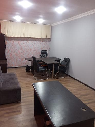 ofis kiraye verilir: Ofis sahəsi – tam mebellə - İş masaları: bir neçə ədəd qara rəngli — 2