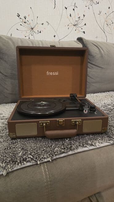 qepik alanlar: Qrammafonlar Mehduddur!!! Çox gözəl Retro Qramafonlar və göz oxşuyan — 6