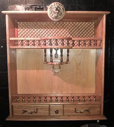 Mini bar.palid agaci ve latun işləmələrlə hazirlanmiş el işi bar