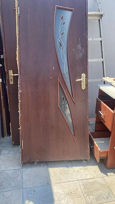 Taxta otaq qapısı - Material: ağac əsaslı, tünd qəhvəyi örtük -