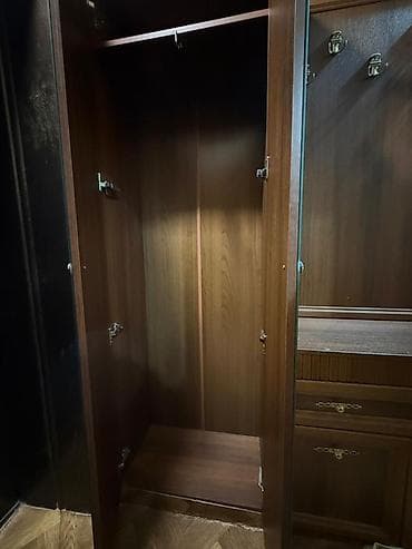 lepe: İşlənmiş, 2 qapılı, Güzgülü, Qəhvəyi, Açılan, Düz dolab — 2