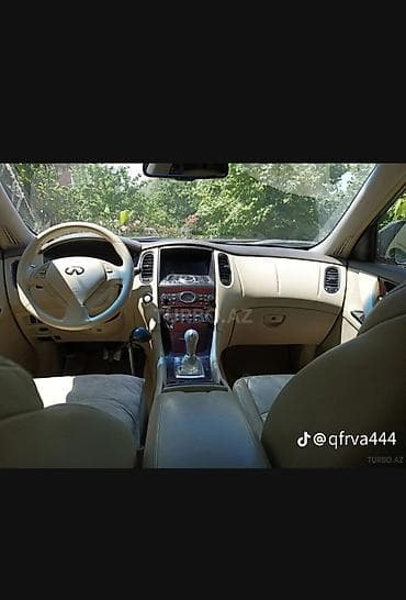 kia ceed stop: Infiniti EX seriyası krossover – ağ rəng, 5 yerlik, AZ dövlət nömrə — 6
