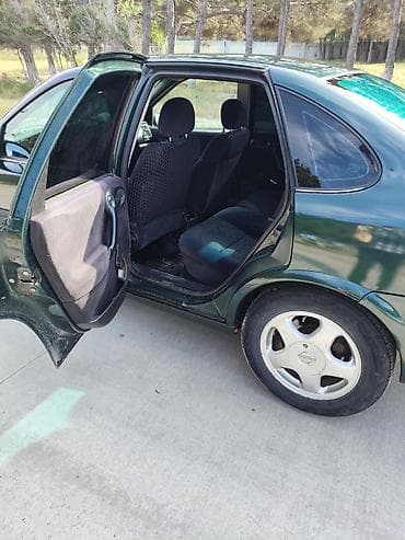 lezva diskler: Opel Vectra B sedan – tünd yaşıl rəng, 4 qapı, 5 yerlik rahat salona — 4