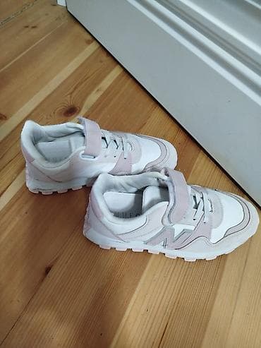 ayaggabı: Uşaq idman ayaqqabısı yaxşı vəziyyətdədir.33 razmer.unvan Razin - — 3