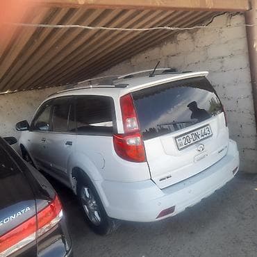 Great Wall Hover H3, ağ rəngli, 7 yerlik SUV. Xüsusiyyətlər: - Geniş