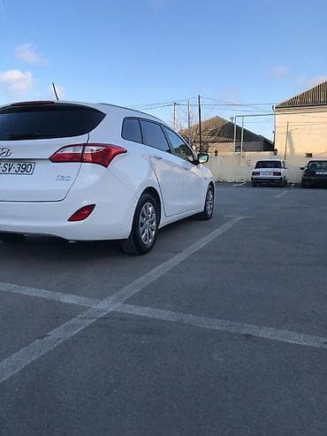 d2s led: Hyundai i30 wagon – ağ rəngdə, praktik və iqtisadi ailə avtomobili — 3