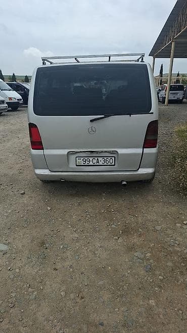 tra: Mercedes-Benz Vito: 2.2 l | 2000 il Van/Minivan — 5