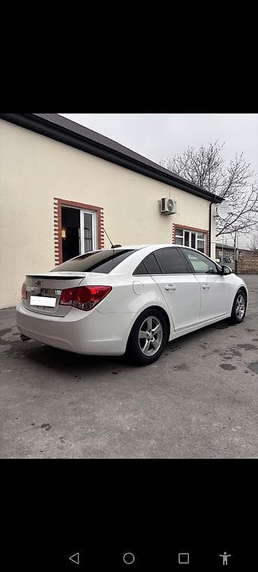 led isiq: Chevrolet Cruze: 1.4 l | 2015 il 3 km Sedan — 6