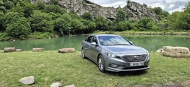 Hyundai Sonata sedan - Korpus: 4 qapılı sedan, metalik boz rəng -