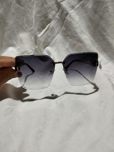 qizili: Gün eynəyi, Versace — 2
