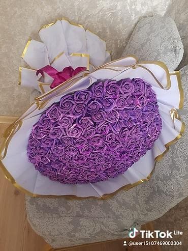 dekor guller: Böyük ölçülü bənövşəyi qızılabənövşə güllərdən ibarət dəbdəbəli buket — 4