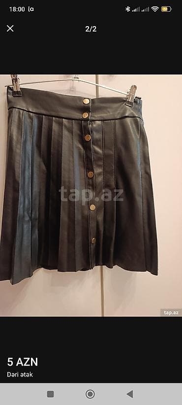 deri etek: Məhsul: Qara plise dəri ətək – model 25405 - Material: süni dəri — 2