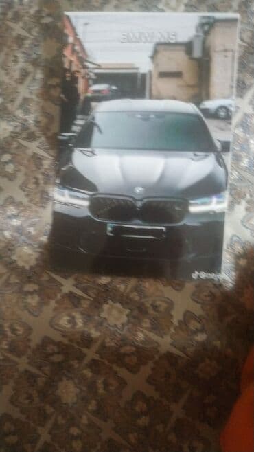 BMW M5 temalı poster - Mövzu: BMW M5 ön görünüşü (sport sedan) -