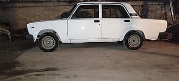 bmw x1 sdrive20d efficientdynamics: VAZ 2107, ağ rəngli, sedan kuzov. Xüsusiyyətlər: - Kuzov: 4 qapılı — 7