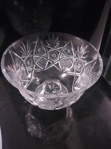 xrustal konfet qabı: Meyve qabi
Hundurluy 18sm
Eni 22sm — 2