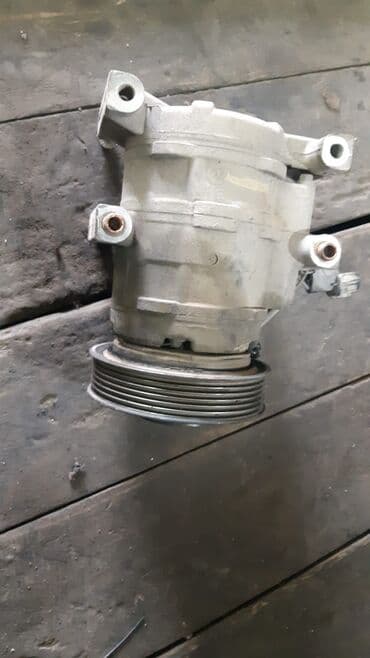 kampresor: Avtomobil kondisionerinin kompressoru. Bu kompressor avtomobilin — 1