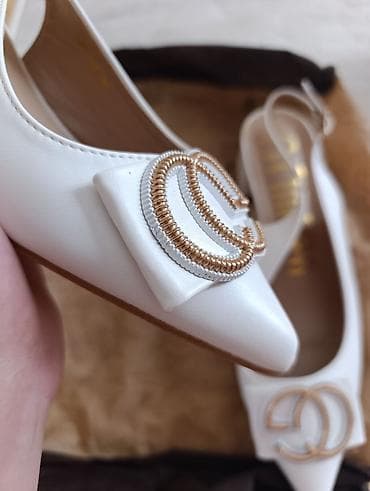 deri tulum: Ağ rəngli qadın ayaqqabısı – slingback model - Uclu burun — 5