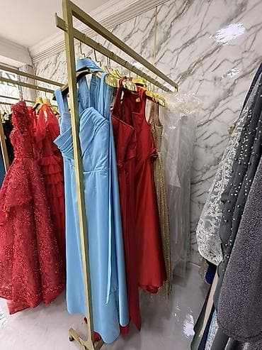 ✔️ 100-ə yaxın ziyafət geyimi ✔️ 5 ədəd maneken və asılqanlar (vitrin — 4
