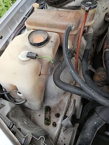 disk qapaq: Mercedes-Benz W201 (190) sedan - Ban növü: sedan, gümüşü rəng - — 5