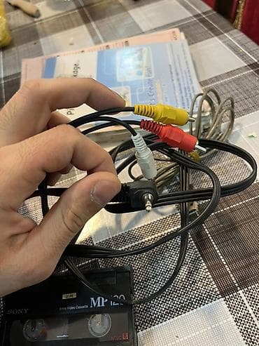 Kompüter, noutbuk və planşetlər: Sony Handycam Digital8 videokamera Xüsusiyyətlər: - Digital8 kasseta — 10