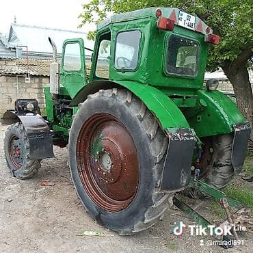 traktor 16: Traktor MTZ tipli, kabinalı, yaşıl rəng. - 4x2 təkər sxemi, qabaqdar — 4
