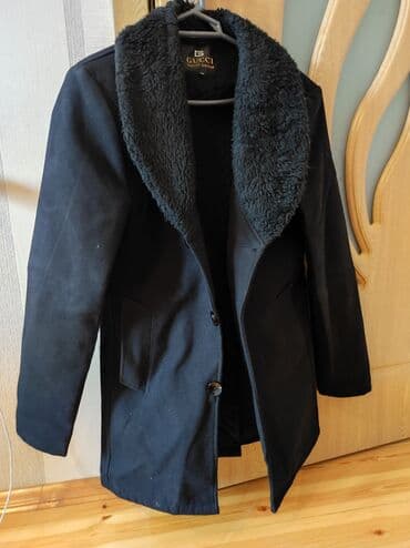 пальто зимнее: S-M razmer Oğlan ucun sade palto. 4 gün xaricde geynilibdi. Satiram 40 — 1