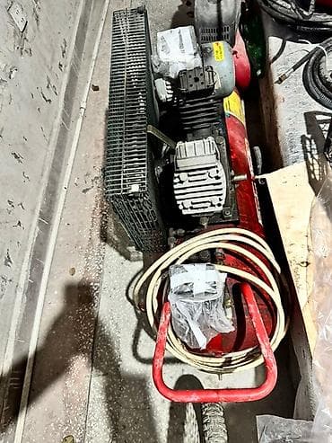 Aydın-Trafo markasına məxsus qırmızı rəngdə kompressor. Balon tipli — 4