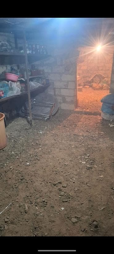 yellencek satilir: Salam, Qaracuxurda 104 saylı məktəbə və. Maşallah market yaxın 10 daş — 10