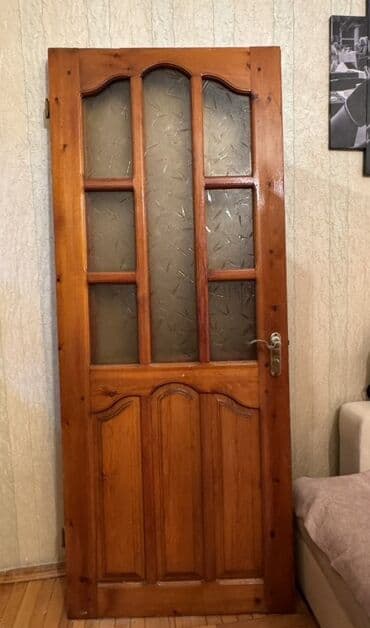 Taxta iç qapı – şüşəli klassik model - Material: təbii ağac (masiv)