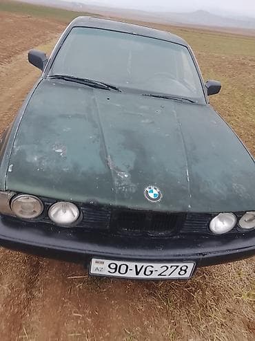 32 style bmw: BMW 5 Series sedan (E34), tünd-yaşıl rəng. - Kuzov: 4 qapı, arxa — 2