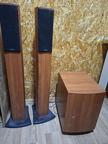 ev ucun kalonka: Tannoy akustik sistemi – 2 ədəd döşəmə tipli kolon və aktiv sabvufer — 4