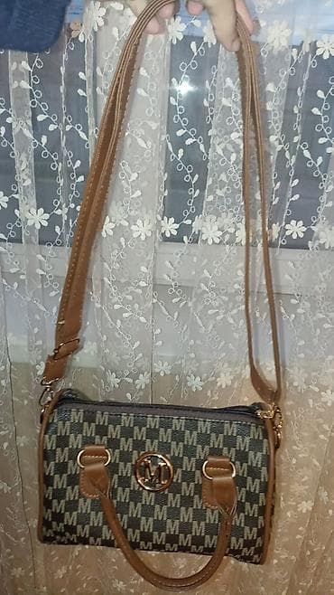 topdan geyim: Qadın çantası – “M” monoqram naxışlı, silindrik/mini-boston model - — 2