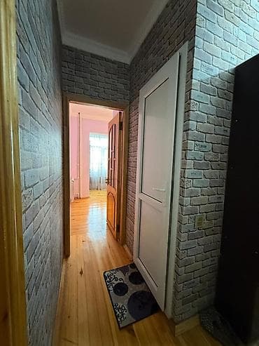 kiraye ev 200 manat: Xaqlar metrosuna 5 dəqiqə piyada məsafədə 1 otağdan 2 otağa Boş Mənzil — 7