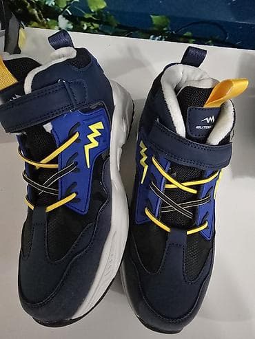 Donlar: Məhsul: Krossovkalar (iki fərqli model) 1) Açar detallar – ağ/rəngli — 4