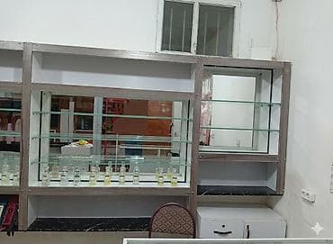 Rəf vitrinləri: Vitrin və mağaza mebeli dəsti - Material: Şüşə vitrinlər (şəffaf — 3