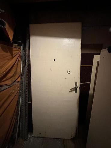 Крепежные изделия: Qapi yaxsi veziyyetdedir. Hec bir eyriliyi yoxdur. Bina evinde — 2