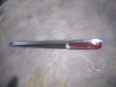 hamam tualet: Metall məktub açacağı – şəffaf/qırmızı akril saplı - İti olmayan — 2