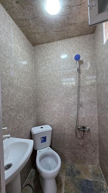 1 otagli evler: 2otaqlı həyət evi – su, qaz, işıq xətləri çəkilmiş - Plan: 1 geniş — 2