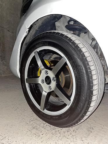 16 liq teker: Toyota üçün orijinal üslubda 5 küllü yüngül lehimli disklər və şin — 4