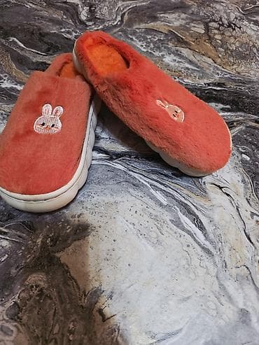 buta xoncalari: Məxməri çəhrayı rəngdə qadın otaq terlikləri. Bu terliklər — 4